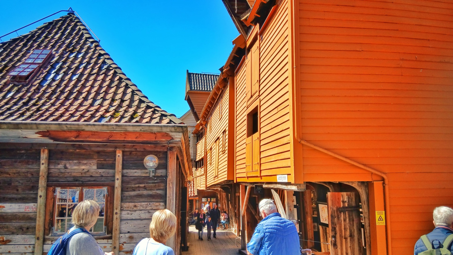 Ja, du ser ju hur mycket det regnar på fotot.